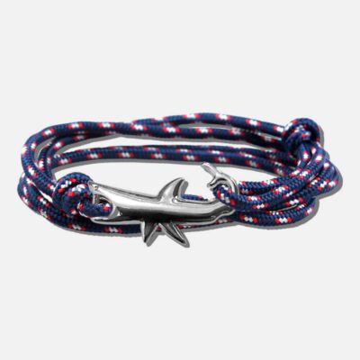 Grått armband med guldfärgad snäcka
